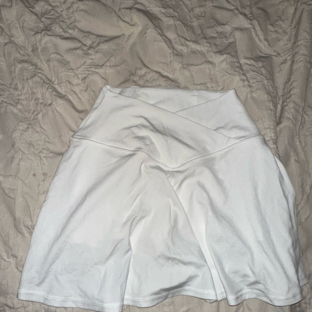 NWOT ATHLETE WITH UNDER SHORTS Aerie White Mini Skirt